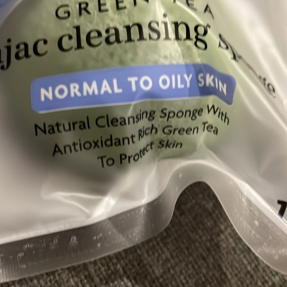 Daylogic Green Tea Konjac Exfoliating Sponge 2 pack - Picture 6 of 8